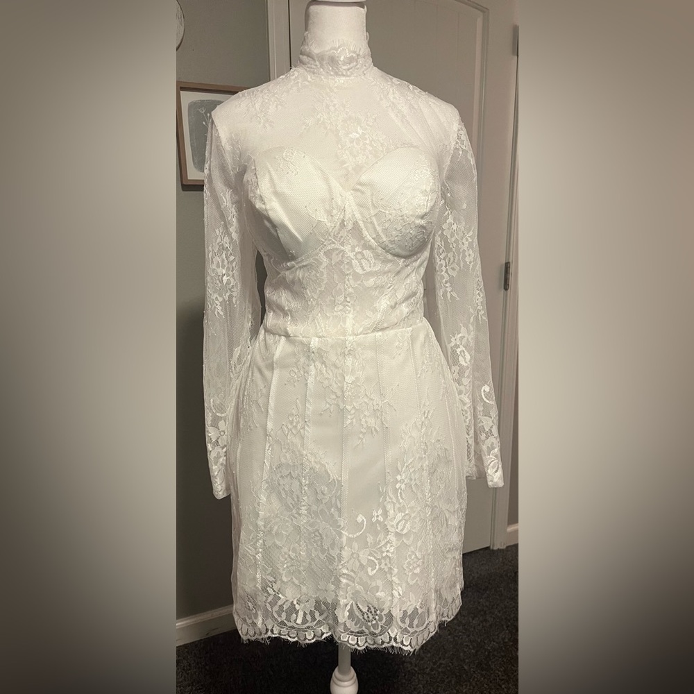Elegant White Lace Dress short perfect for bachelorette party. Size 8 NWOT